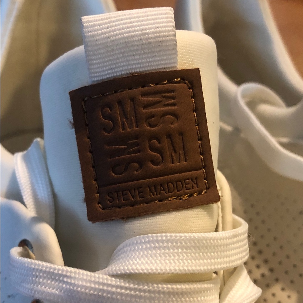 Steve Madden White Low-Top Sneakers with Brown Heel Tab - Picture 6 of 8
